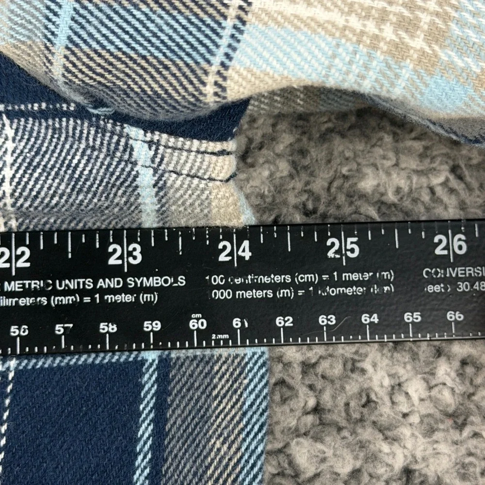 Aeropostale Mens Large Plaid Flannel Shirt Blue White Gray Button Up Long Sleeve